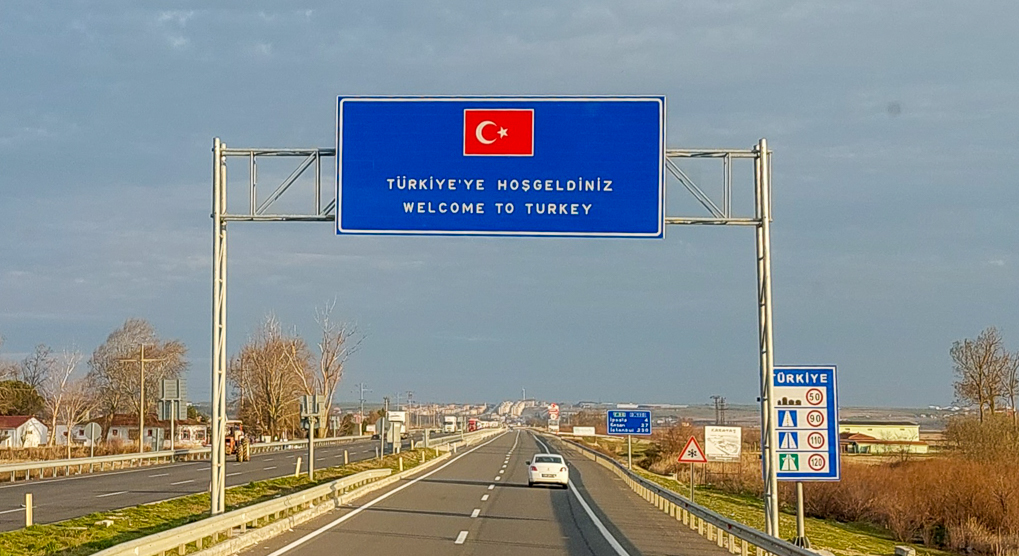 <span  class="uc_style_uc_tiles_grid_image_elementor_uc_items_attribute_title" style="color:#FFFFFF;">Welcome to Turkey!</span>