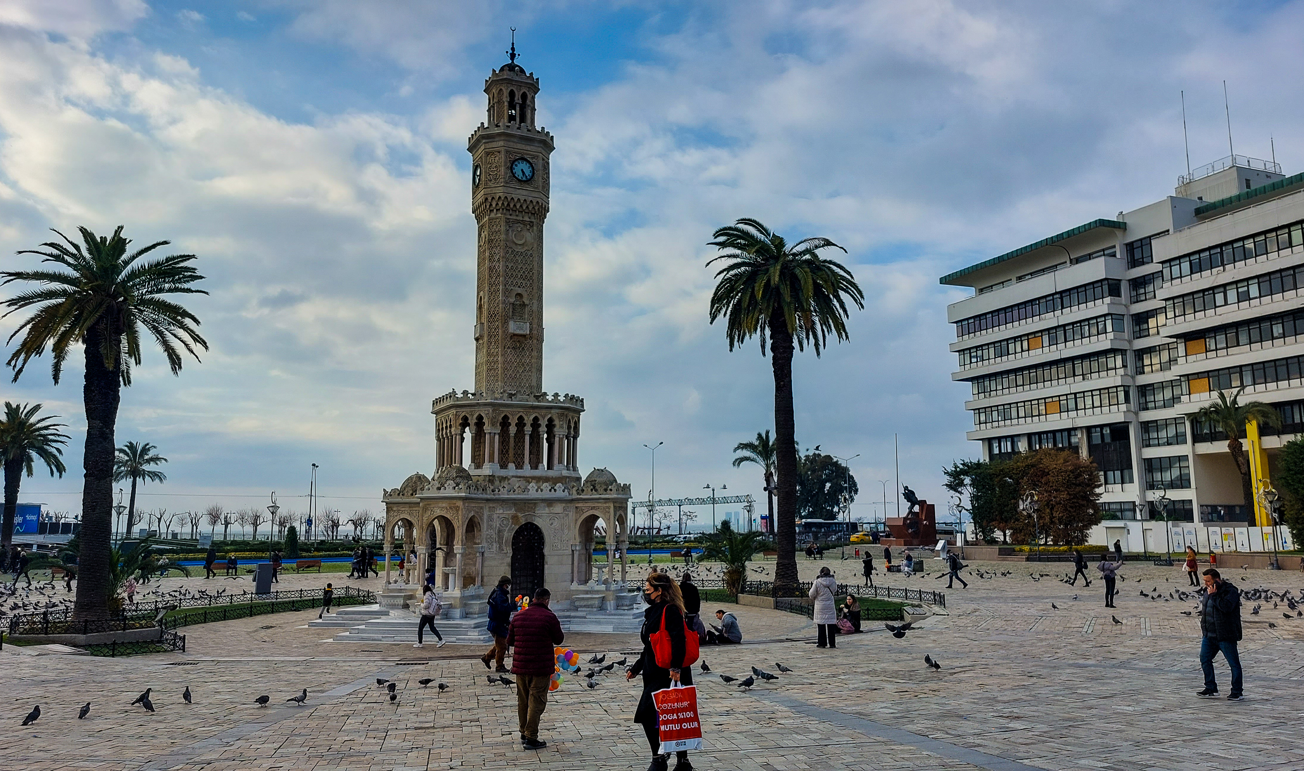 <span  class="uc_style_uc_tiles_grid_image_elementor_uc_items_attribute_title" style="color:#FFFFFF;">Clock Tower of Izmir</span>