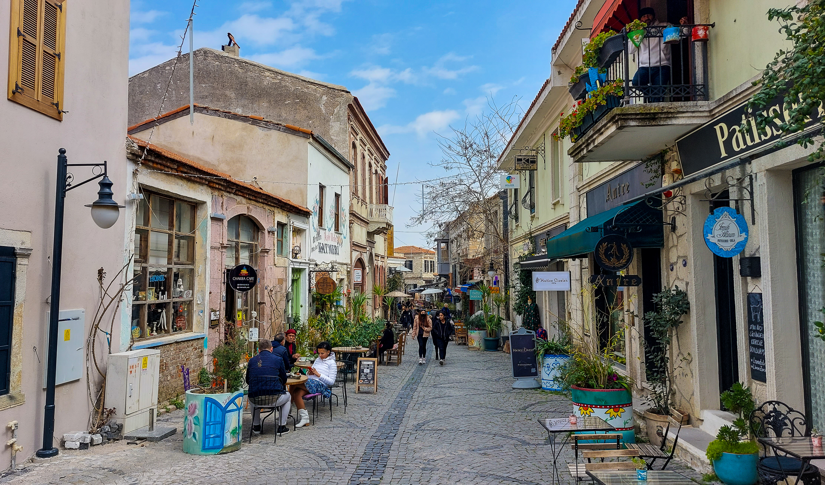 <span  class="uc_style_uc_tiles_grid_image_elementor_uc_items_attribute_title" style="color:#FFFFFF;">The cosy city of 'Urla'</span>