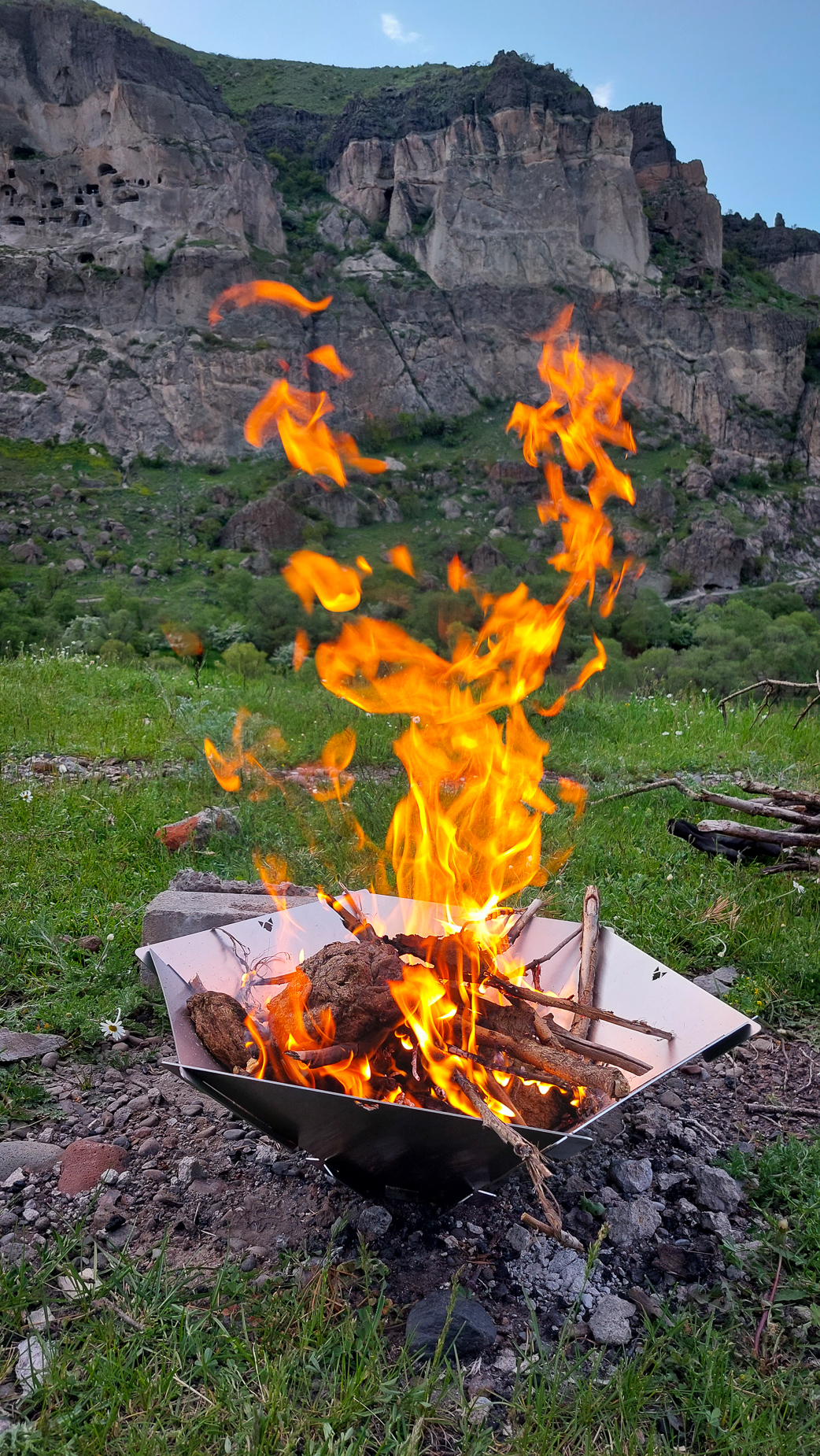 <span  class="uc_style_uc_tiles_grid_image_elementor_uc_items_attribute_title" style="color:#ffffff;">here and there we make a camp fire</span>