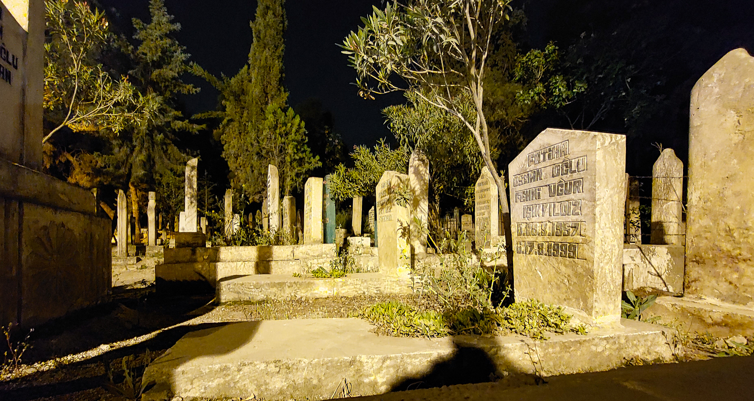 <span  class="uc_style_uc_tiles_grid_image_elementor_uc_items_attribute_title" style="color:#ffffff;">cemetery at night in Sanliurfa</span>