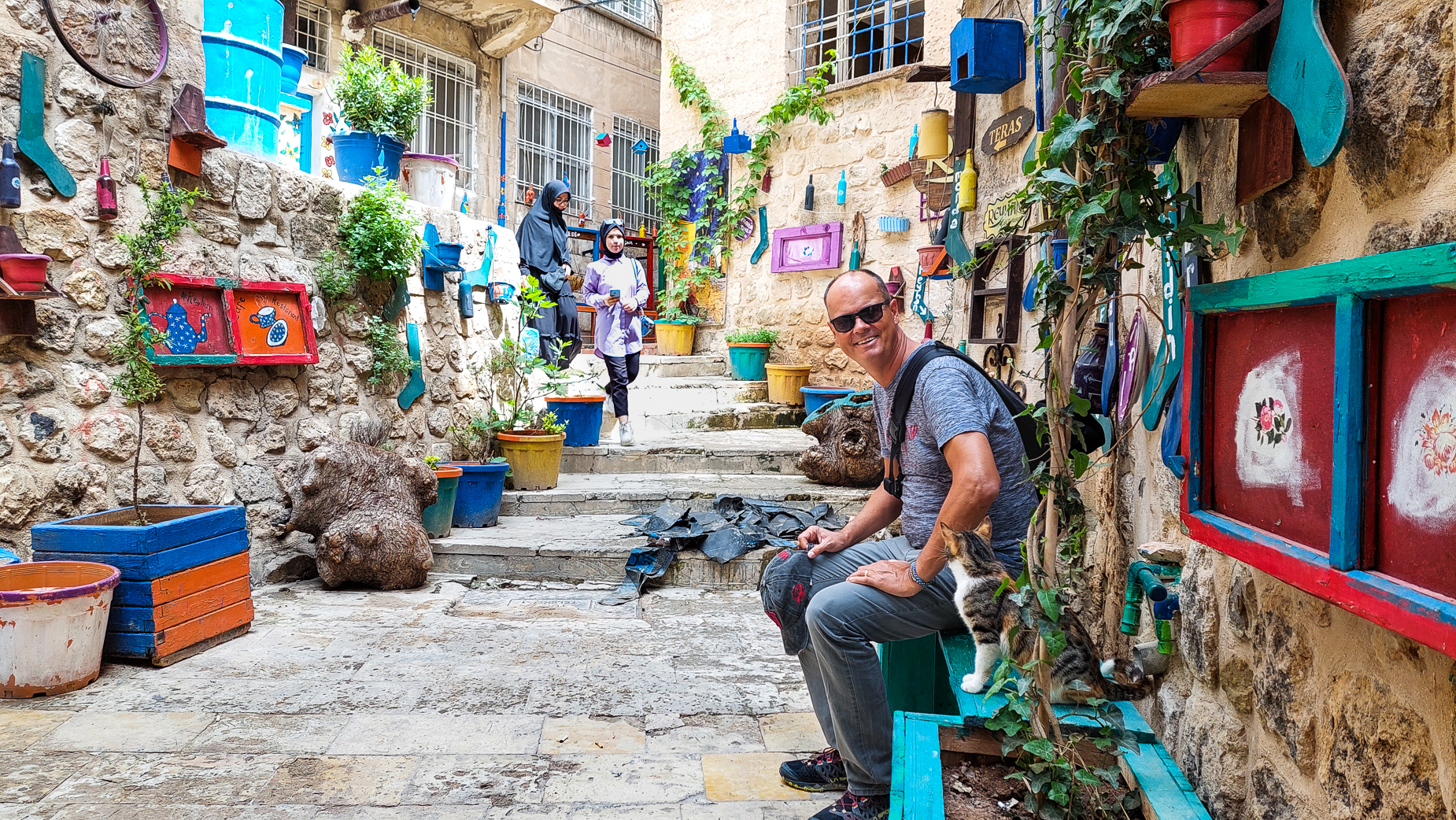 <span  class="uc_style_uc_tiles_grid_image_elementor_uc_items_attribute_title" style="color:#ffffff;">some kind of colorful alley in Mardin, cats everywhere</span>