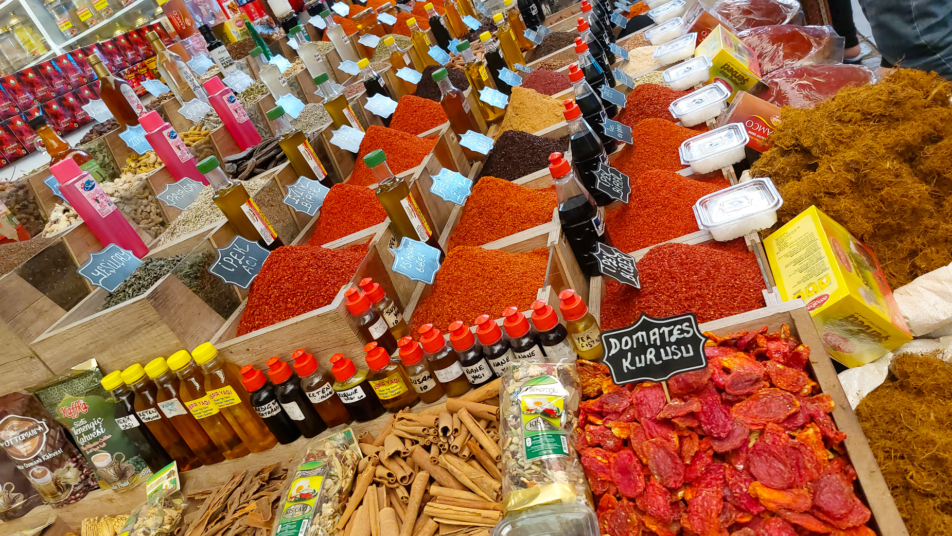 <span  class="uc_style_uc_tiles_grid_image_elementor_uc_items_attribute_title" style="color:#ffffff;">spices, so nice and mouth-watering</span>