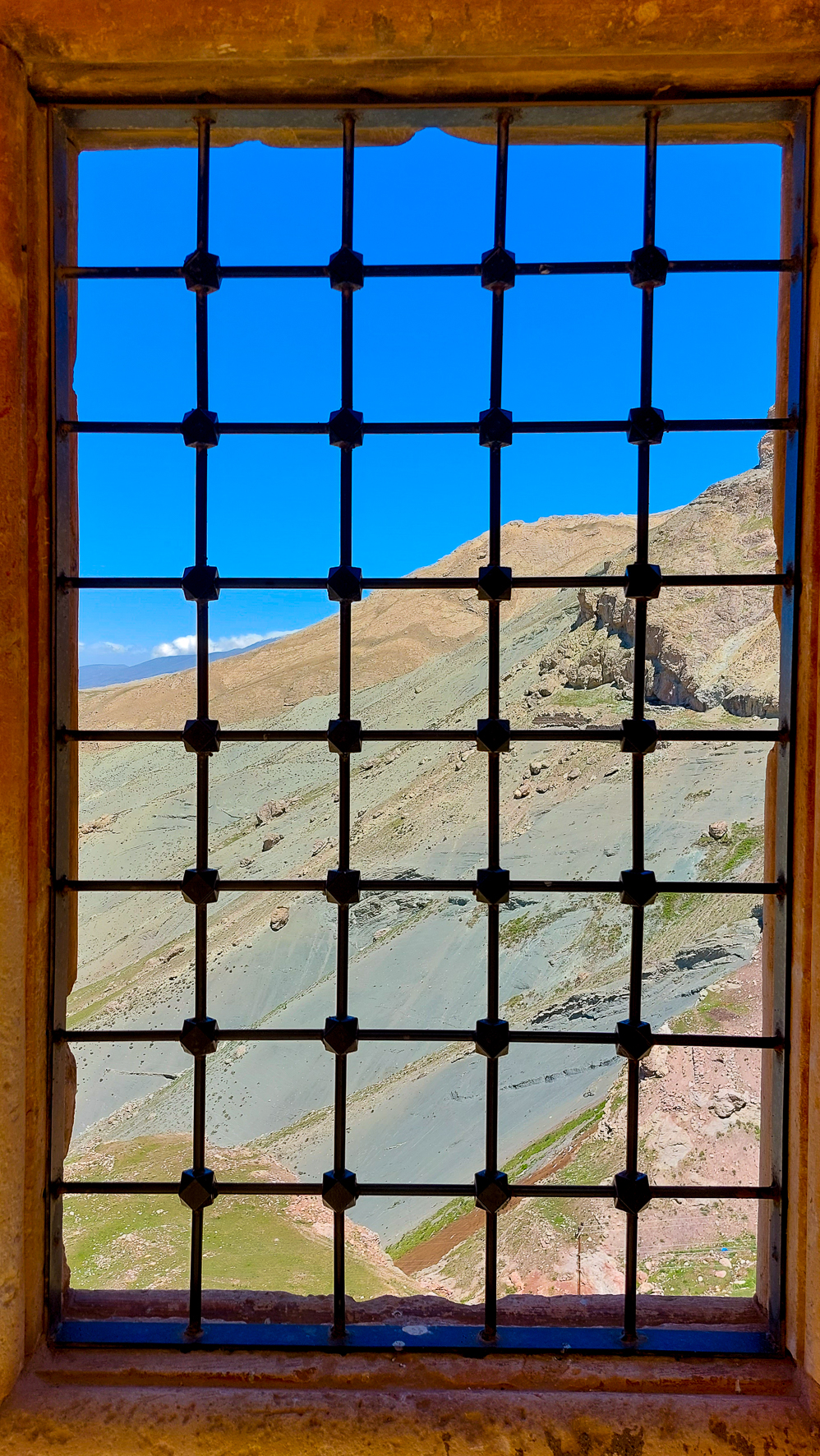 <span  class="uc_style_uc_tiles_grid_image_elementor_uc_items_attribute_title" style="color:#ffffff;">inside the 'Ishak Pasha Palace'</span>