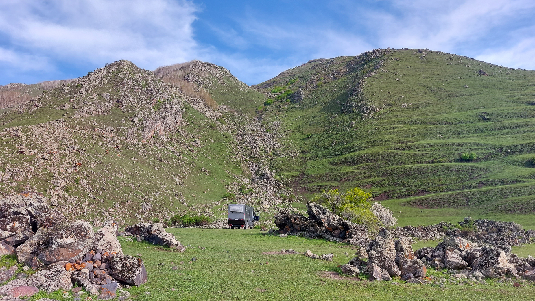 <span  class="uc_style_uc_tiles_grid_image_elementor_uc_items_attribute_title" style="color:#ffffff;">we just drove up a little way into the Ararat mountain, to find a spot to stay overnight</span>