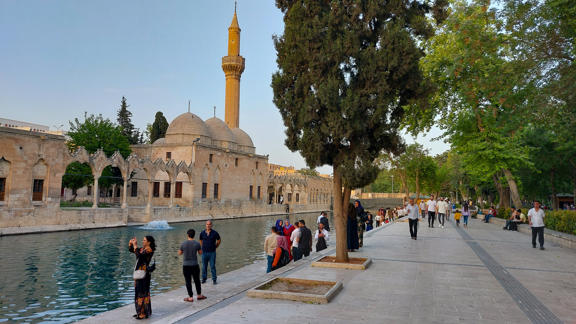 <span  class="uc_style_uc_tiles_grid_image_elementor_uc_items_attribute_title" style="color:#ffffff;">Rizvaniye Mosque, beautiful and relaxing gardens</span>