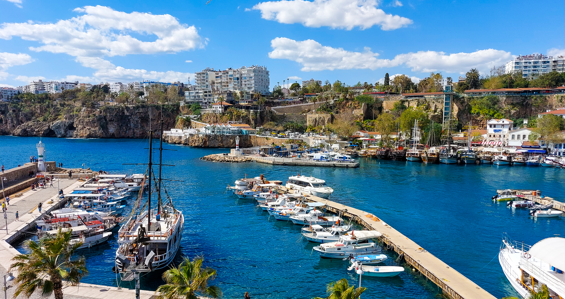 <span  class="uc_style_uc_tiles_grid_image_elementor_uc_items_attribute_title" style="color:#ffffff;">Harbor of Antalya</span>