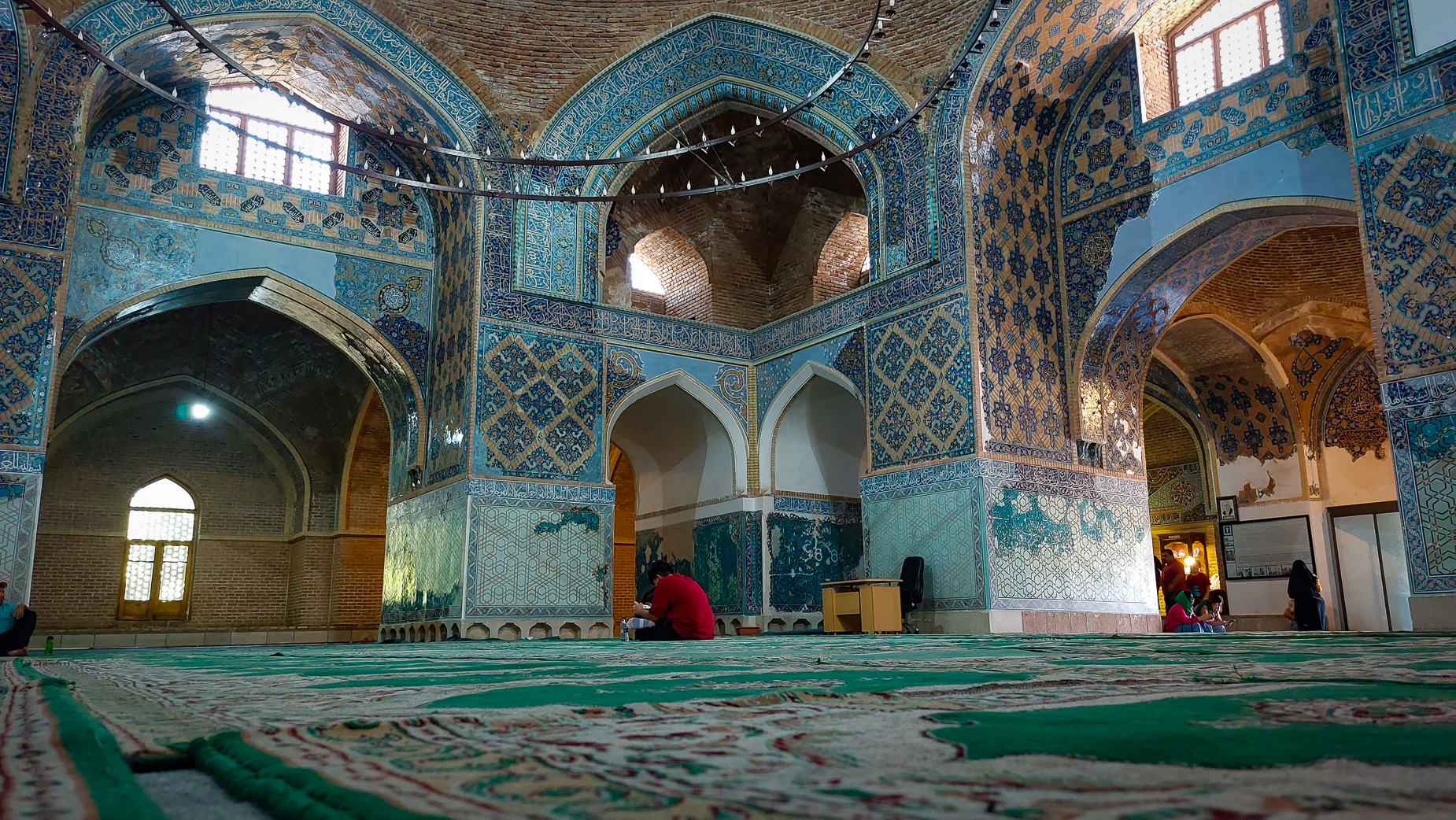 <span  class="uc_style_uc_tiles_grid_image_elementor_uc_items_attribute_title" style="color:#ffffff;">The 'Blue Mosque' in Tabriz</span>
