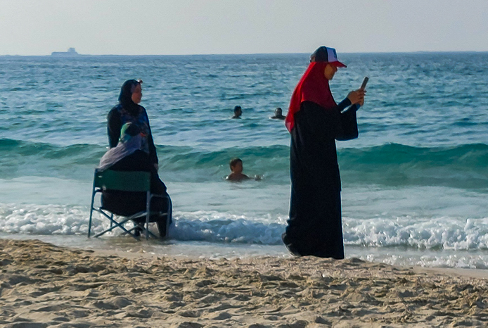 <span  class="uc_style_uc_tiles_grid_image_elementor_uc_items_attribute_title" style="color:#ffffff;">Arabic beach life, ...with burkini</span>