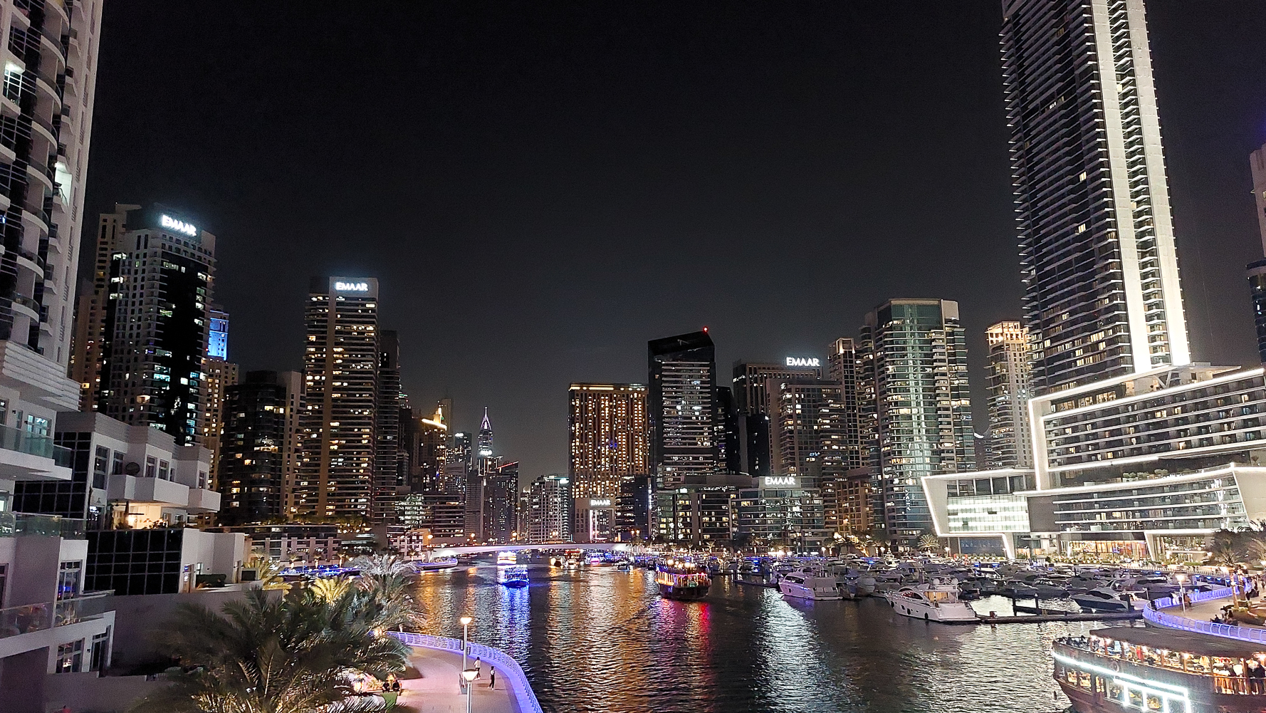 <span  class="uc_style_uc_tiles_grid_image_elementor_uc_items_attribute_title" style="color:#ffffff;">Dubai City at night</span>