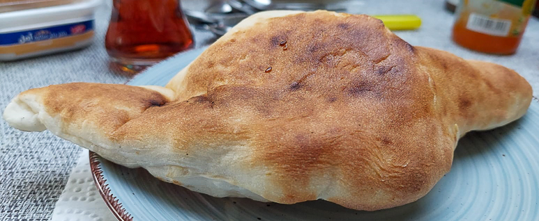 <span  class="uc_style_uc_tiles_grid_image_elementor_uc_items_attribute_title" style="color:#ffffff;">delicious Iraqi bread</span>