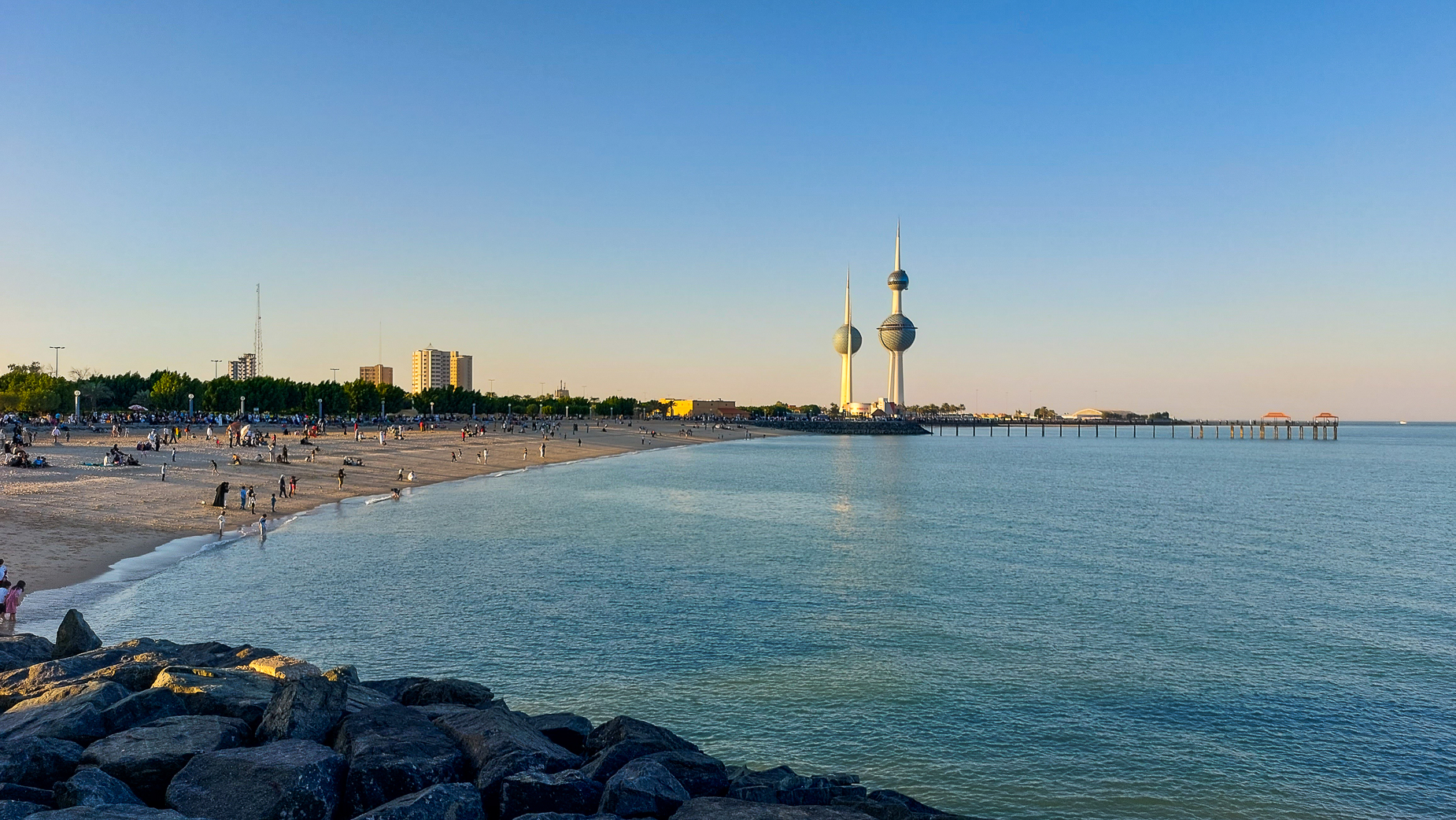 <span  class="uc_style_uc_tiles_grid_image_elementor_uc_items_attribute_title" style="color:#ffffff;">Beach area of Kuwait City</span>