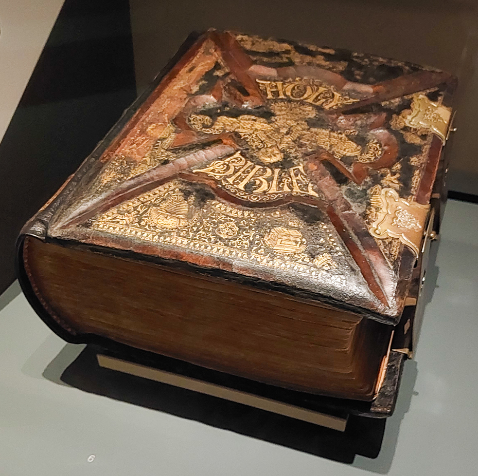 <span  class="uc_style_uc_tiles_grid_image_elementor_uc_items_attribute_title" style="color:#ffffff;">Maskat Museum: the Wholy Bible</span>