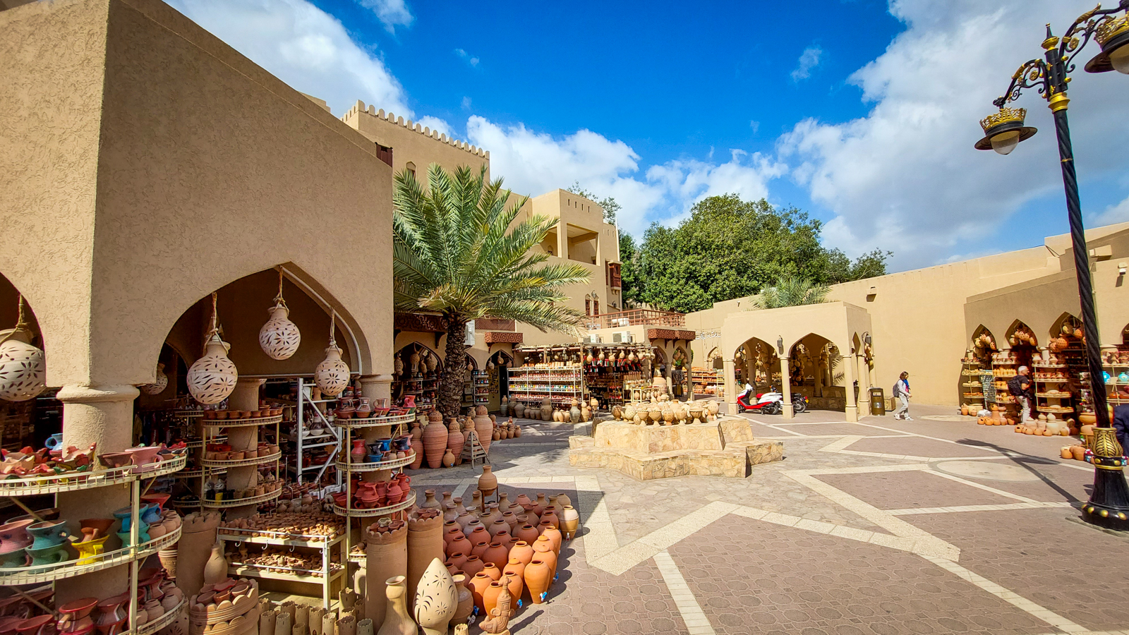 <span  class="uc_style_uc_tiles_grid_image_elementor_uc_items_attribute_title" style="color:#ffffff;">Beautiful little city 'Nizwa': well known for its cosy market (souk) area</span>