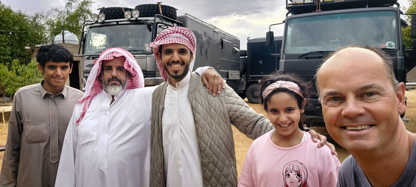<span  class="uc_style_uc_tiles_grid_image_elementor_uc_items_attribute_title" style="color:#ffffff;">connecting is easy in Saudi: they just stop you on the road and invite you to their homes or farms: so nice and friendly!</span>