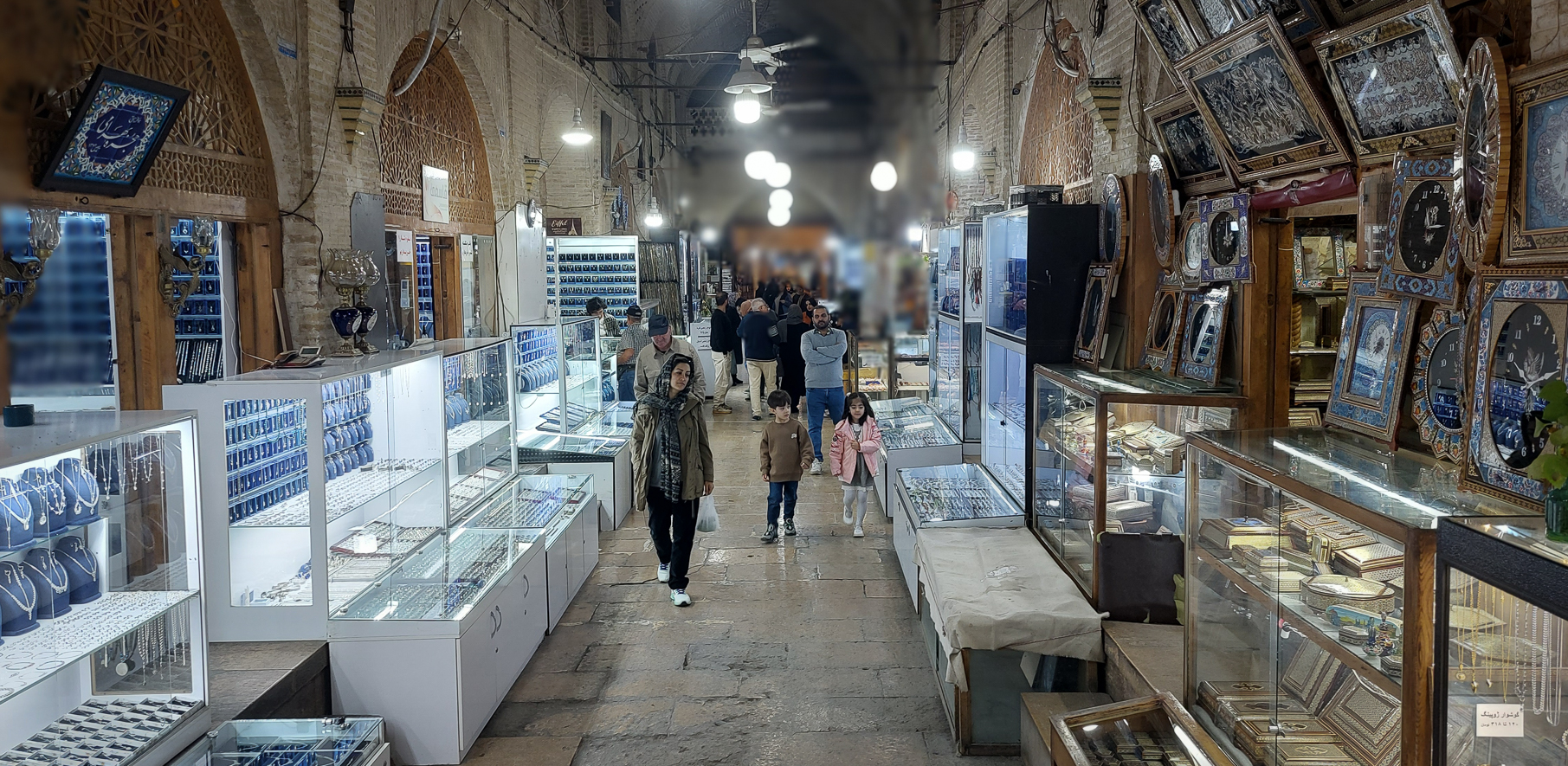 <span  class="uc_style_uc_tiles_grid_image_elementor_uc_items_attribute_title" style="color:#ffffff;">Souq in Shiraz</span>