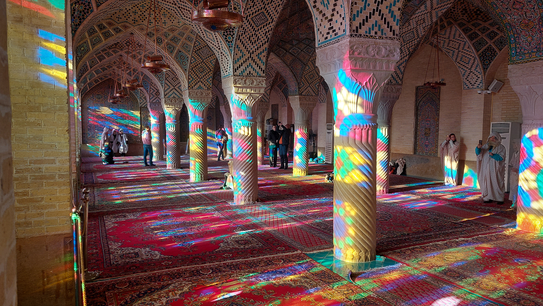 <span  class="uc_style_uc_tiles_grid_image_elementor_uc_items_attribute_title" style="color:#ffffff;">Shiraz: Nasir al Mulk Mosque</span>