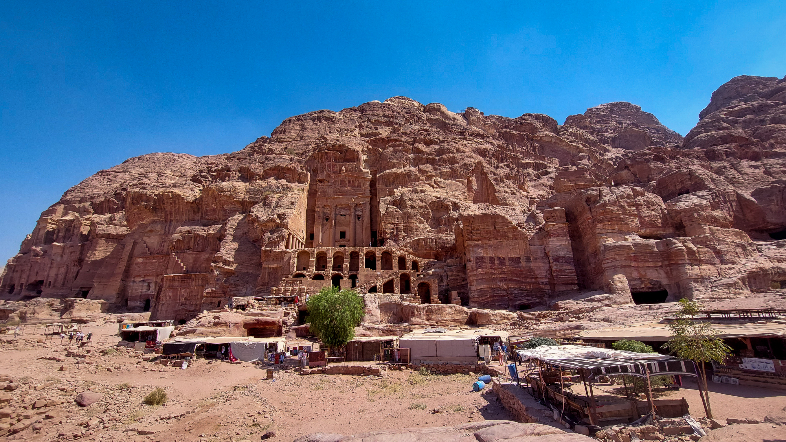 <span  class="uc_style_uc_tiles_grid_image_elementor_uc_items_attribute_title" style="color:#ffffff;">Petra, a city built into the mountains</span>