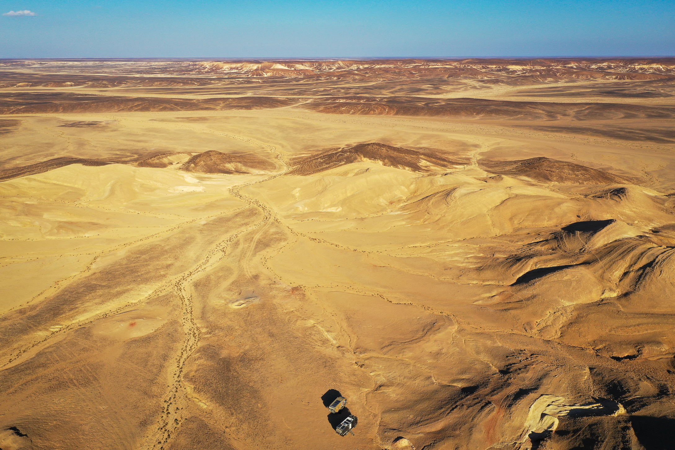 <span  class="uc_style_uc_tiles_grid_image_elementor_uc_items_attribute_title" style="color:#ffffff;">With the trucks in the 'Jebel Waqf Crater'</span>