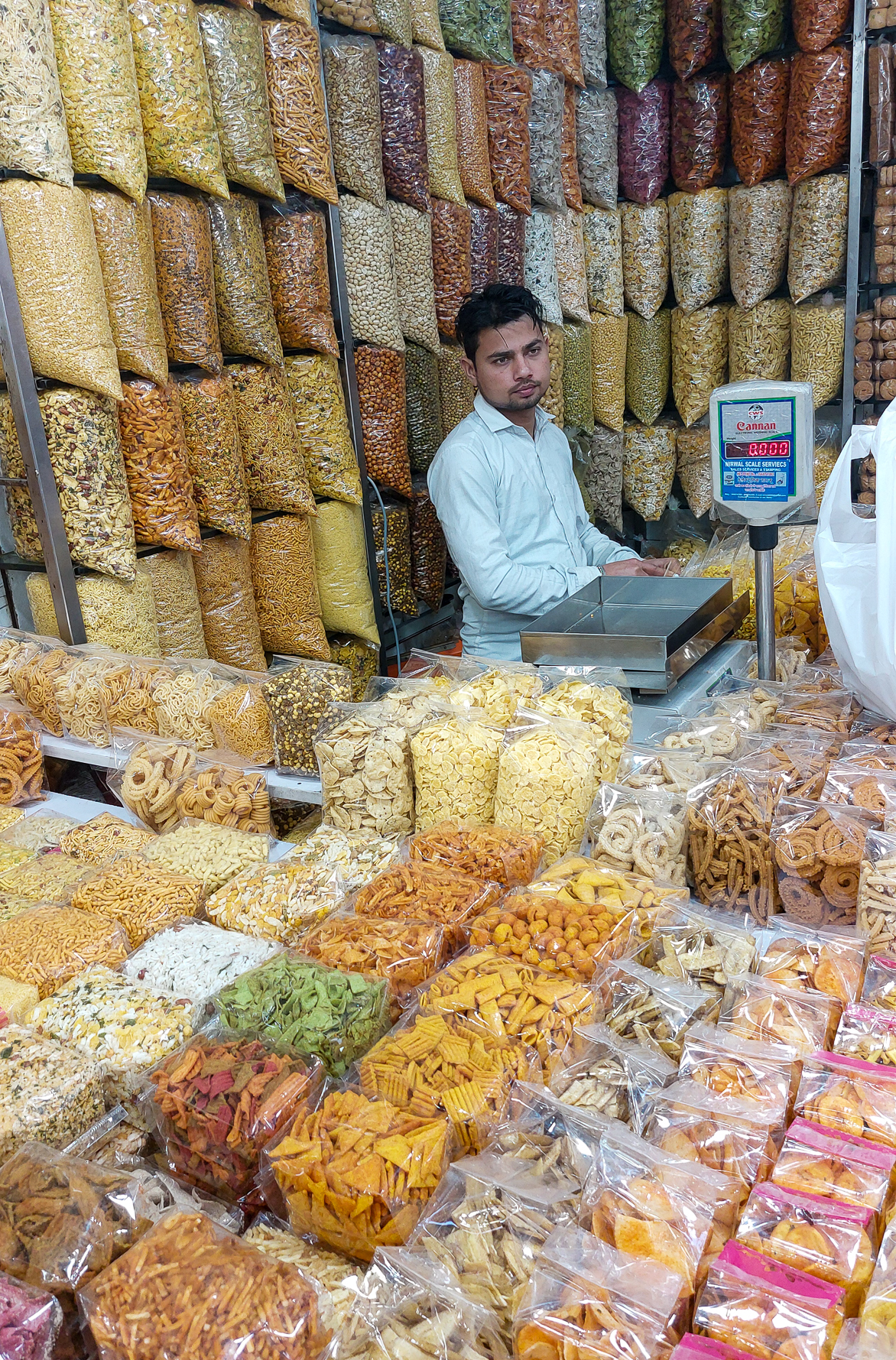 <span  class="uc_style_uc_tiles_grid_image_elementor_uc_items_attribute_title" style="color:#ffffff;">shop for Indian nibbles</span>