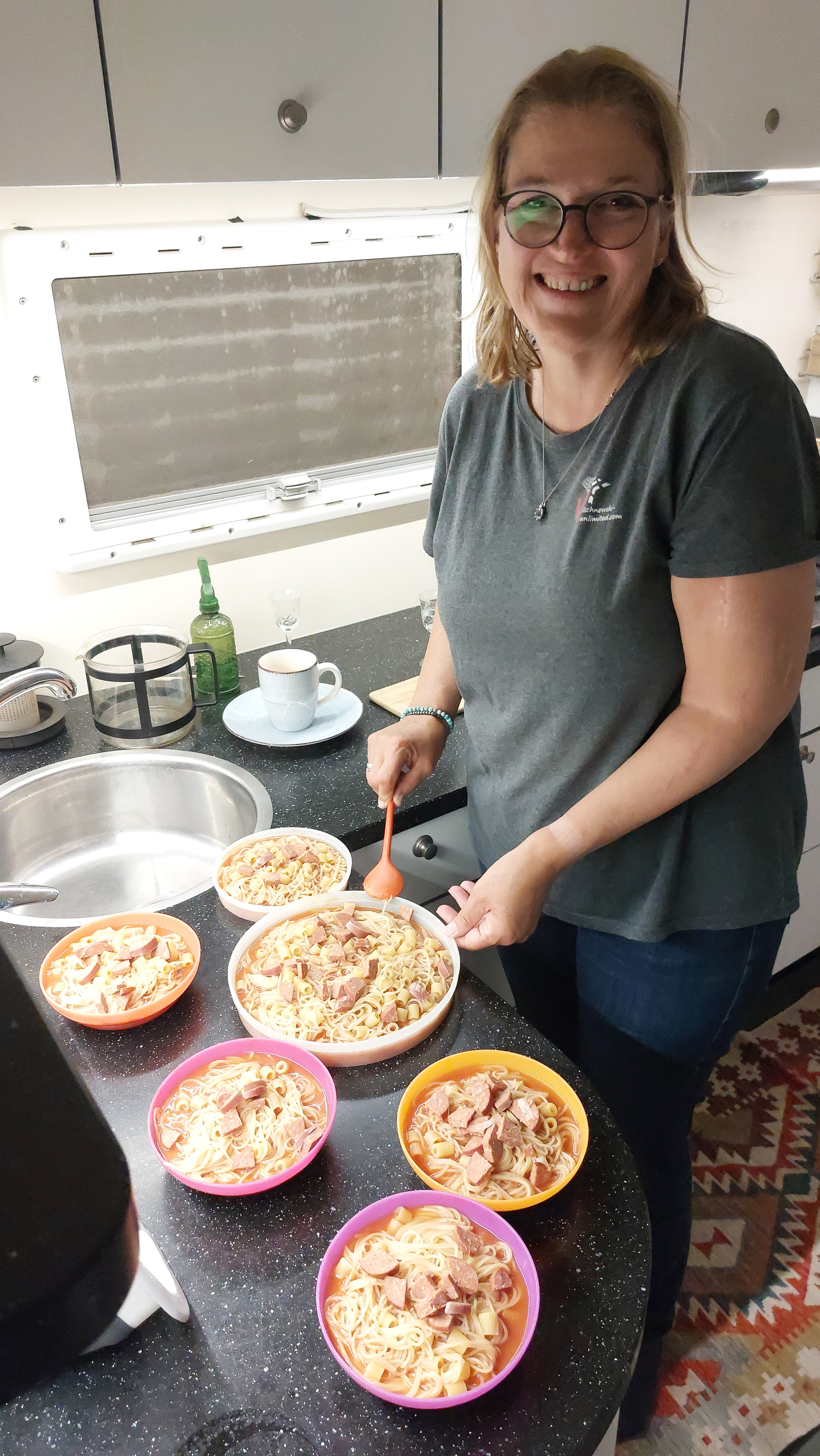 <span  class="uc_style_uc_tiles_grid_image_elementor_uc_items_attribute_title" style="color:#ffffff;">...they got some food (they were so hungry!) ...usually we do not feed the street dogs...</span>