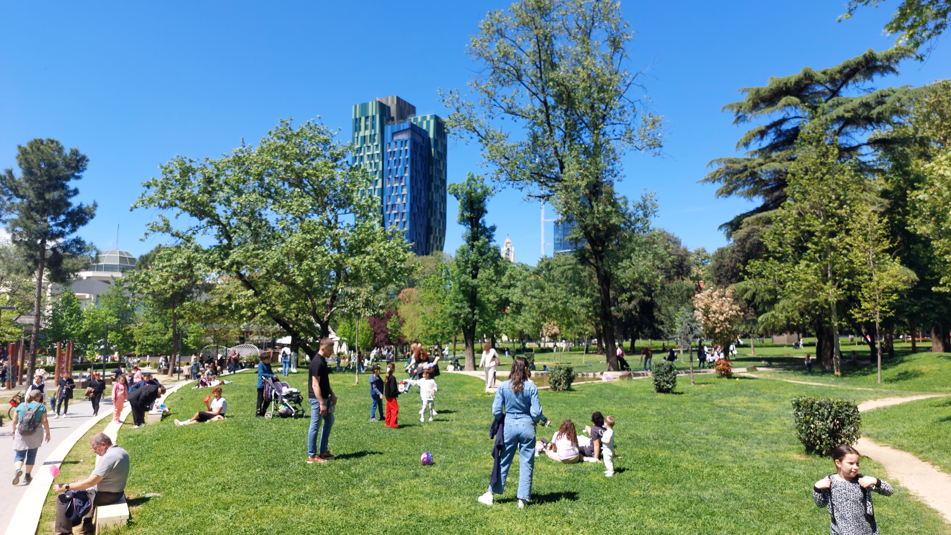 <span  class="uc_style_uc_tiles_grid_image_elementor_uc_items_attribute_title" style="color:#ffffff;">Tirana</span>