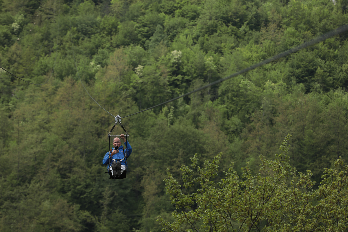 <span  class="uc_style_uc_tiles_grid_image_elementor_uc_items_attribute_title" style="color:#ffffff;">Ziplining - Carsten likes it ;-)</span>