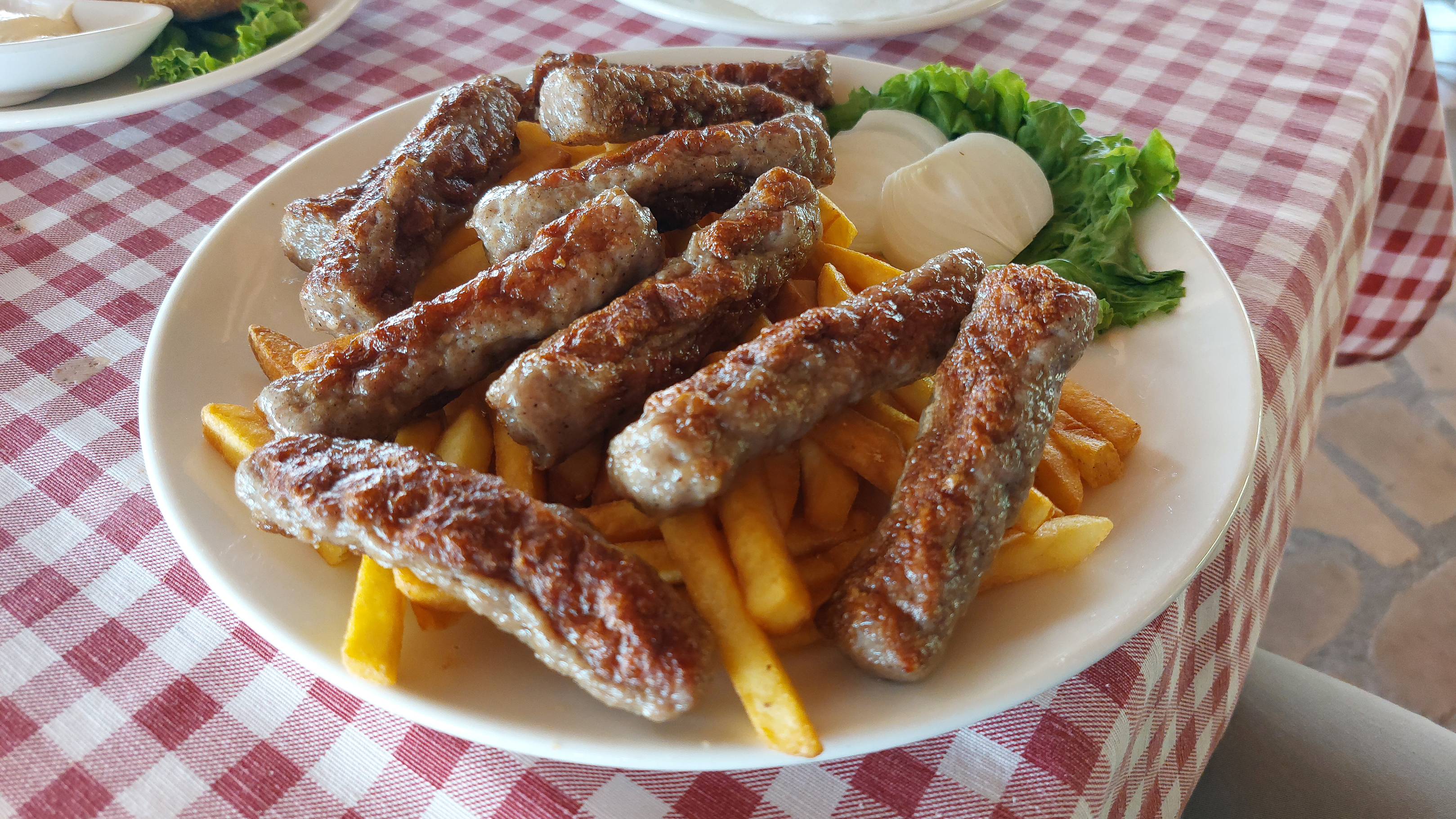 <span  class="uc_style_uc_tiles_grid_image_elementor_uc_items_attribute_title" style="color:#ffffff;">Tough food in Bosnia - Cevapcici</span>