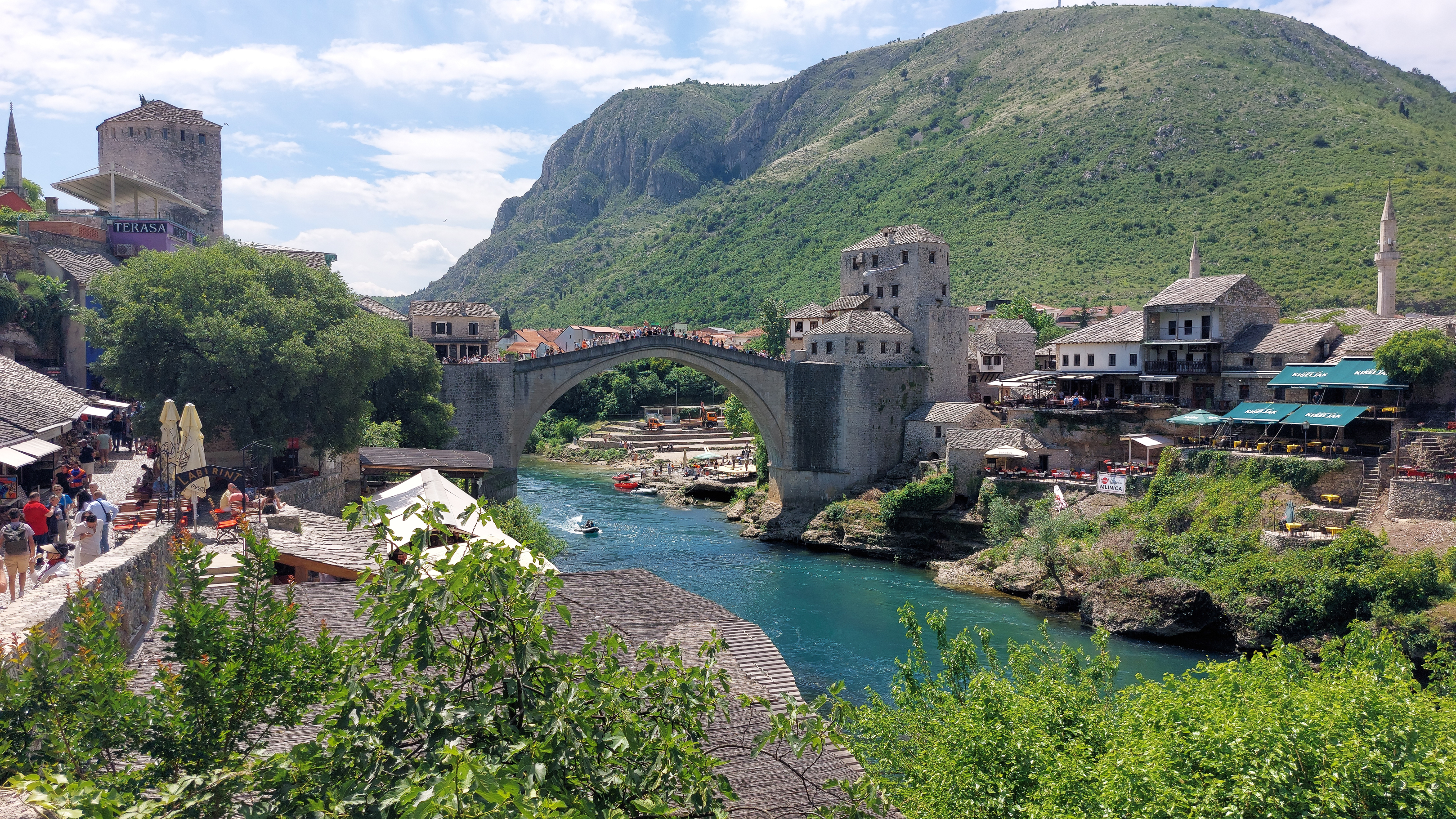 <span  class="uc_style_uc_tiles_grid_image_elementor_uc_items_attribute_title" style="color:#ffffff;">Beautiful 'Mostar' (Bosnia)</span>