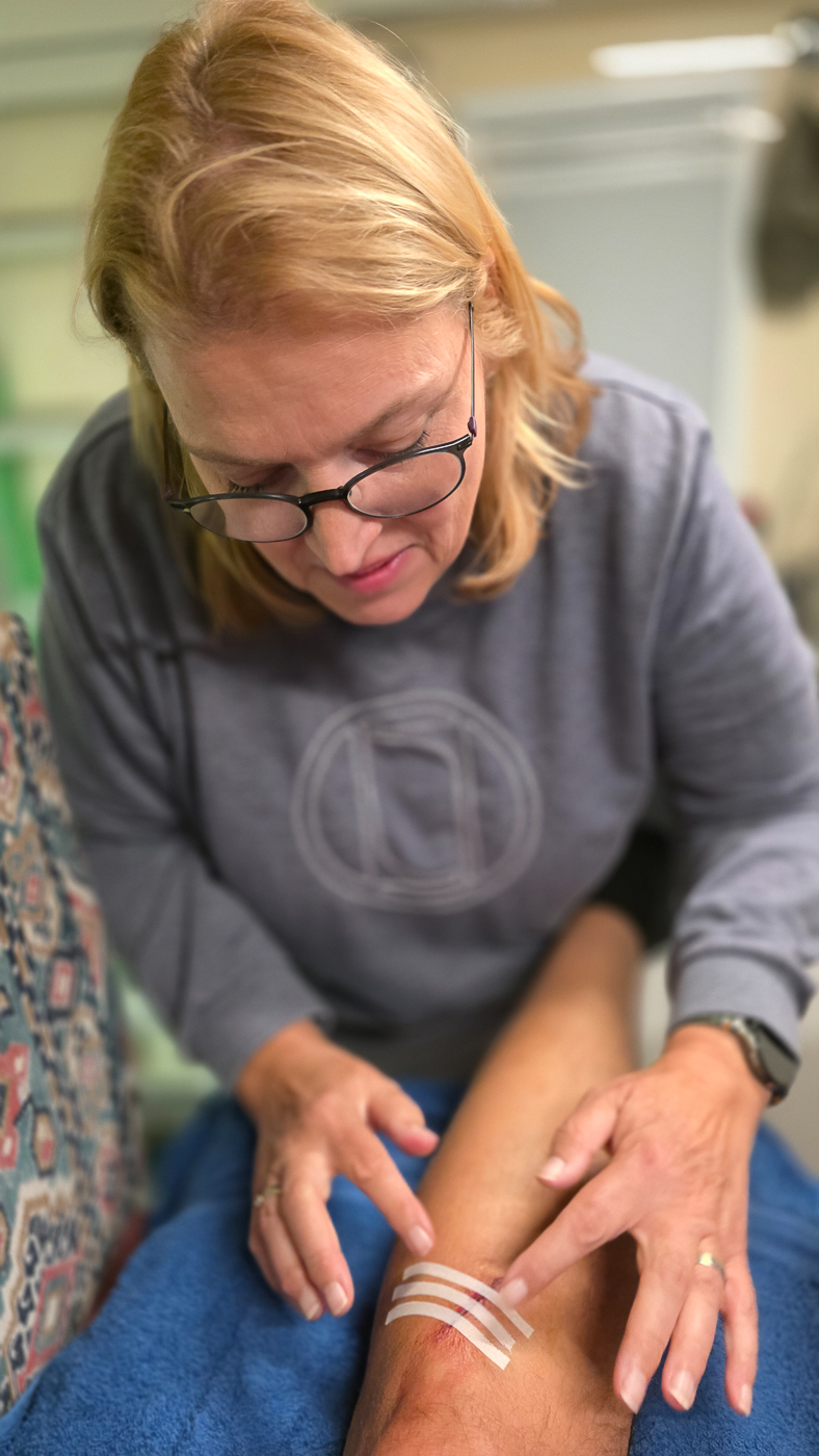 <span  class="uc_style_uc_tiles_grid_image_elementor_uc_items_attribute_title" style="color:#ffffff;">Little accident while fitting the new tires (nurse 'Heike' is taking care)</span>