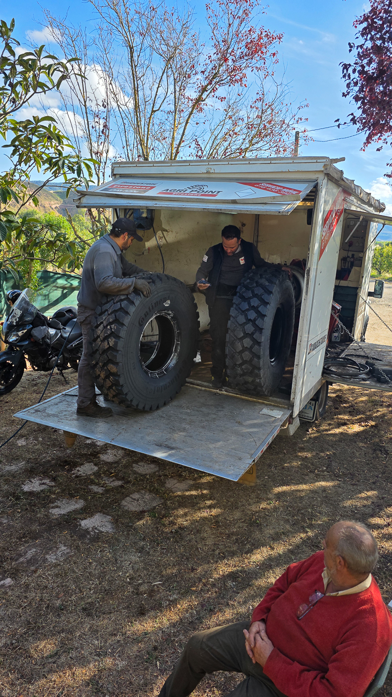 <span  class="uc_style_uc_tiles_grid_image_elementor_uc_items_attribute_title" style="color:#ffffff;">The new tires are comming</span>