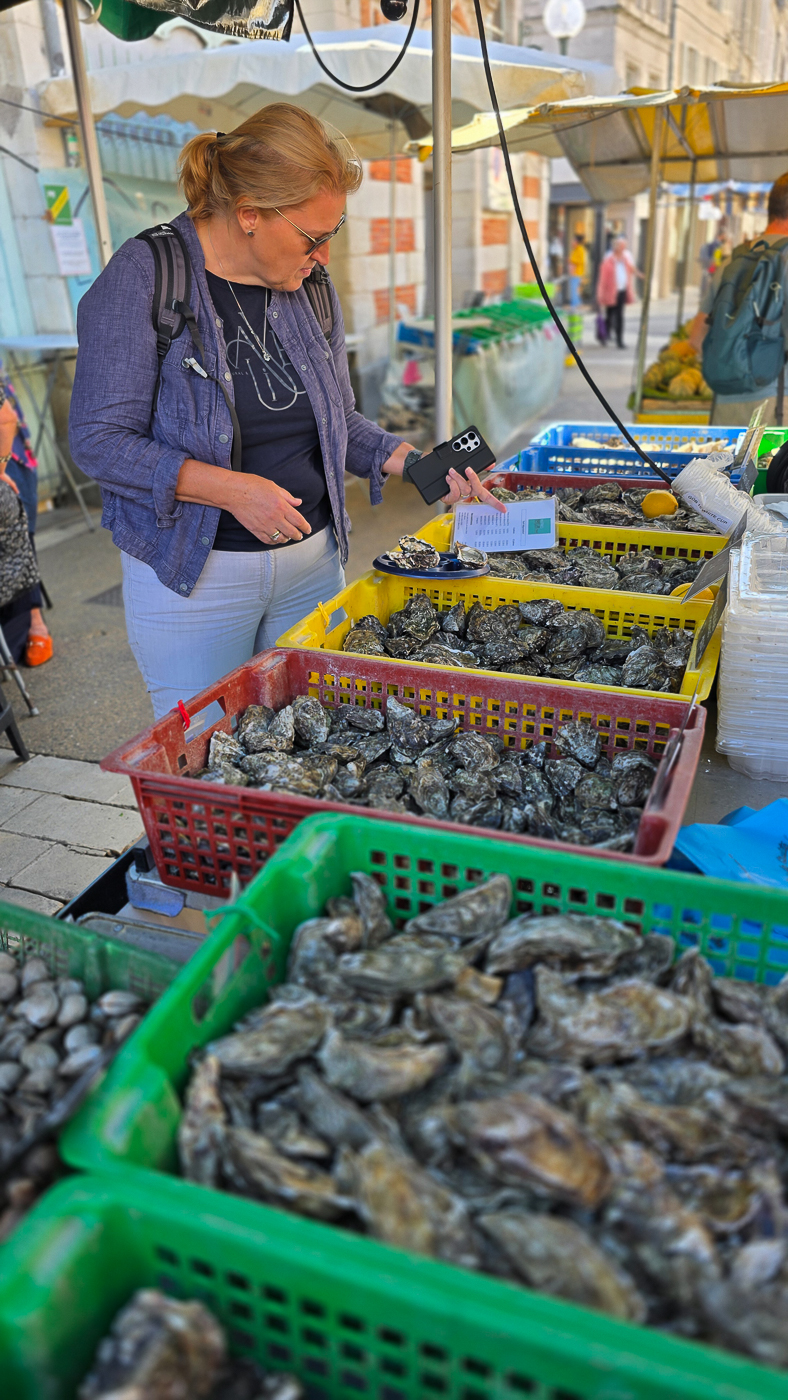 <span  class="uc_style_uc_tiles_grid_image_elementor_uc_items_attribute_title" style="color:#ffffff;">La Rochelle: Oyster (for Heike)</span>