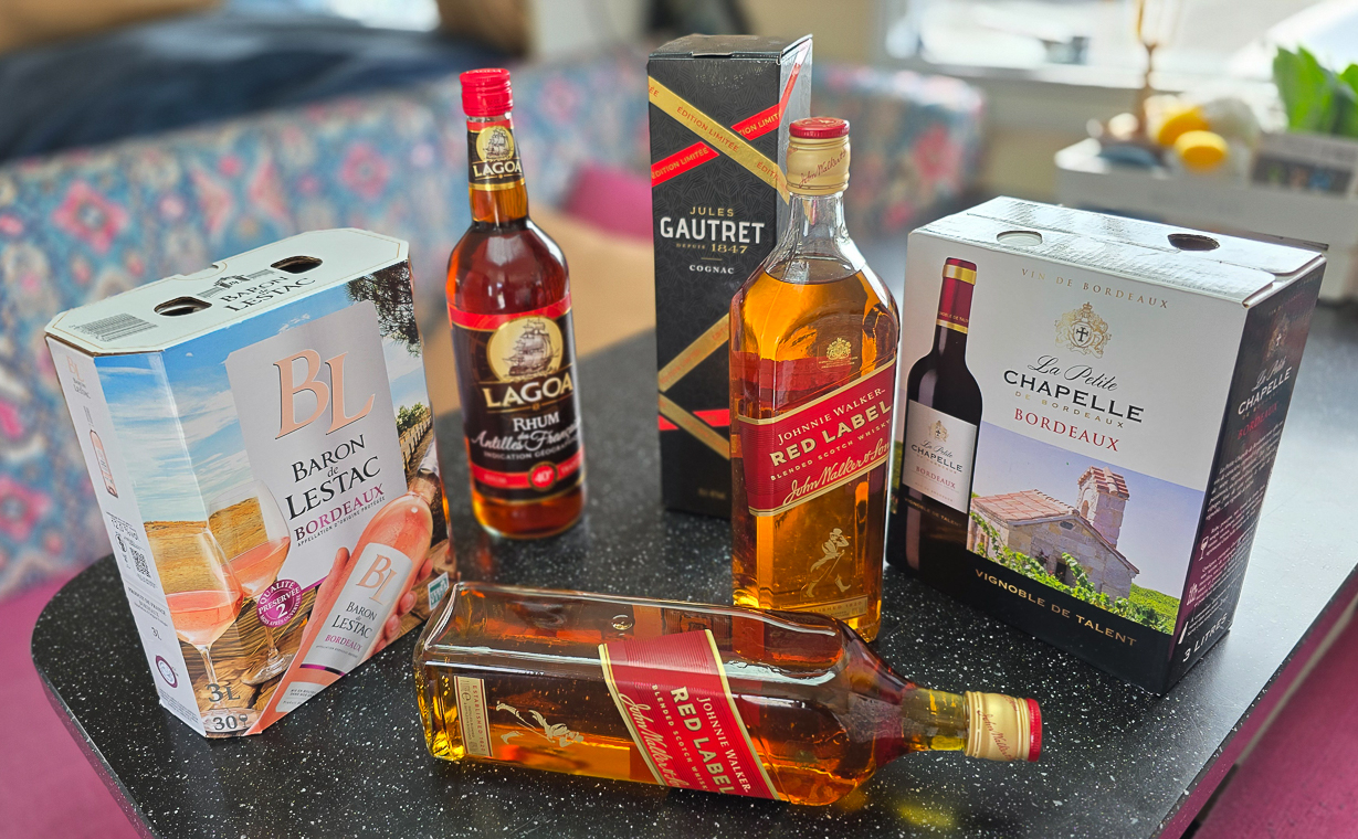 <span  class="uc_style_uc_tiles_grid_image_elementor_uc_items_attribute_title" style="color:#ffffff;">We did not only put food into the storage area...</span>