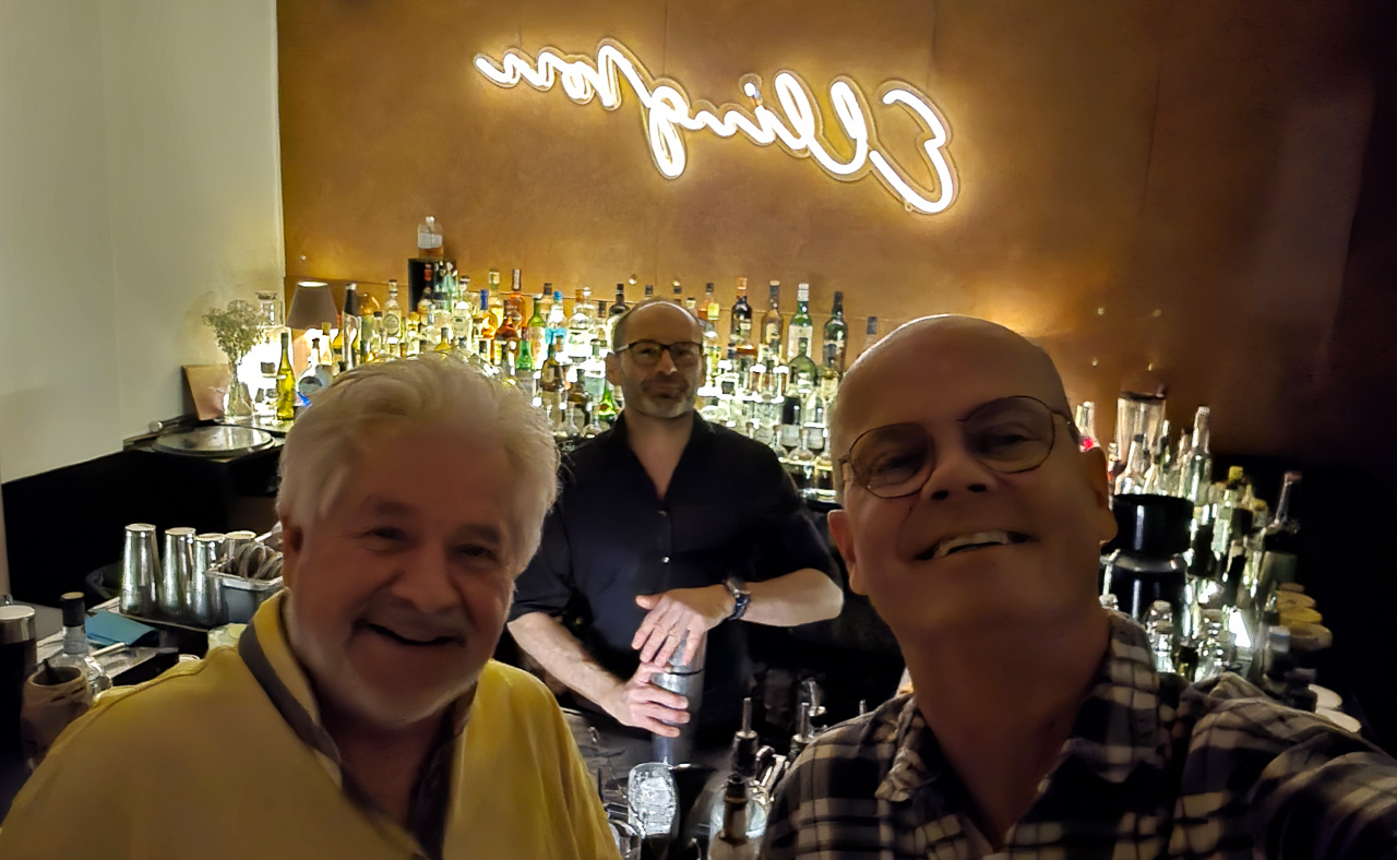 <span  class="uc_style_uc_tiles_grid_image_elementor_uc_items_attribute_title" style="color:#ffffff;">A must-do-visit: our home cocktail-bar 'Ellington' (with Arnold)</span>