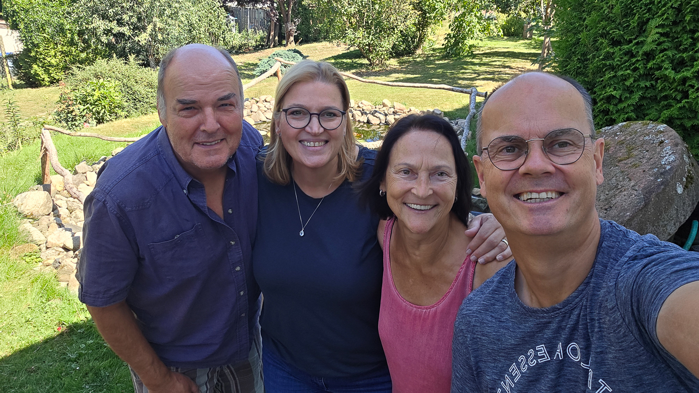 <span  class="uc_style_uc_tiles_grid_image_elementor_uc_items_attribute_title" style="color:#ffffff;">meet family in Usingen: Beate &amp; Uli</span>