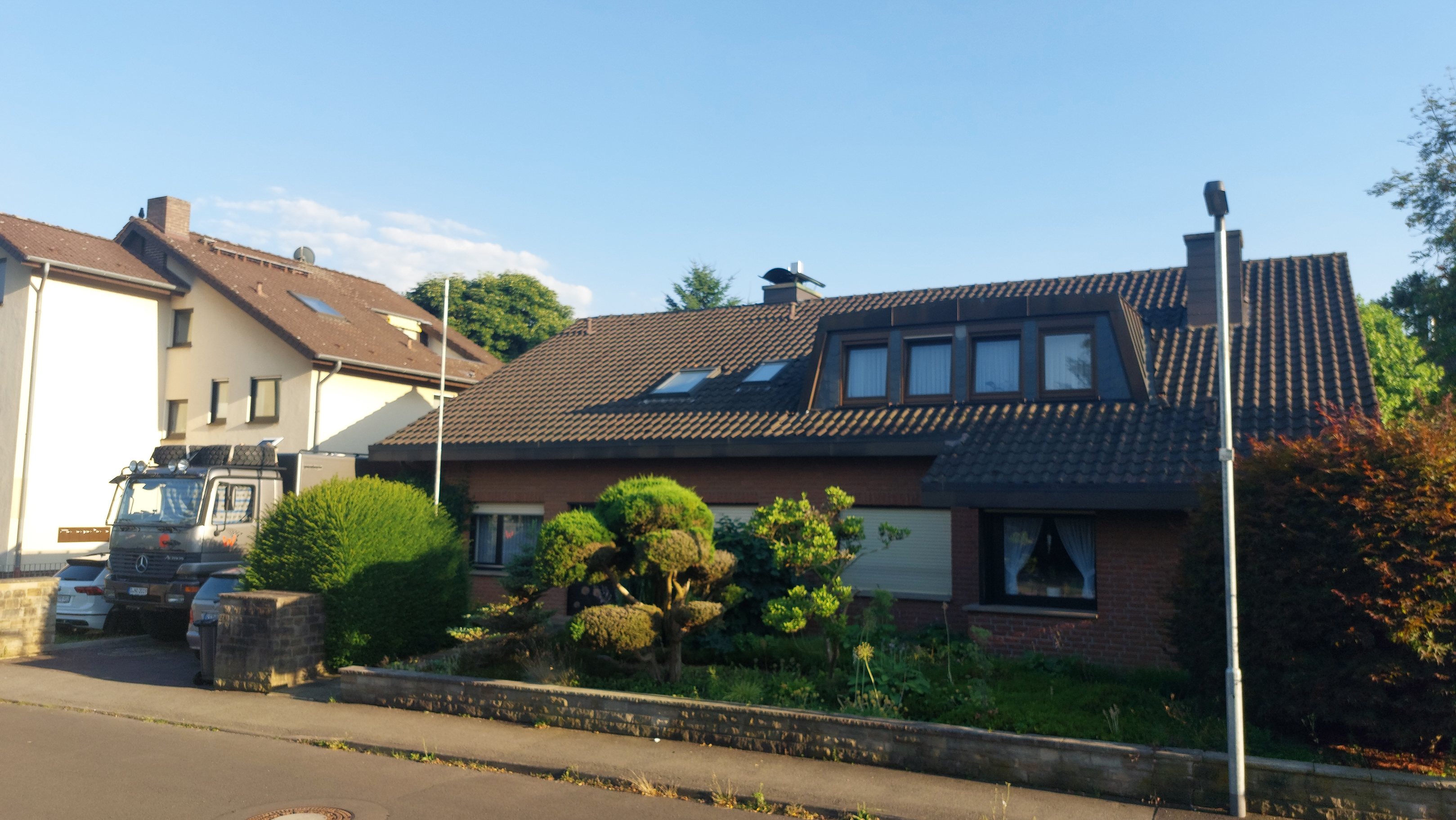 <span  class="uc_style_uc_tiles_grid_image_elementor_uc_items_attribute_title" style="color:#ffffff;">Wischnewski @ Kassel ...parking spot was small but the truck did fit in ;-)</span>