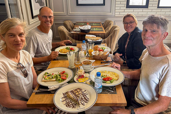 <span  class="uc_style_uc_tiles_grid_image_elementor_uc_items_attribute_title" style="color:#ffffff;">New travel companions: Marlis &amp; Carsten</span>