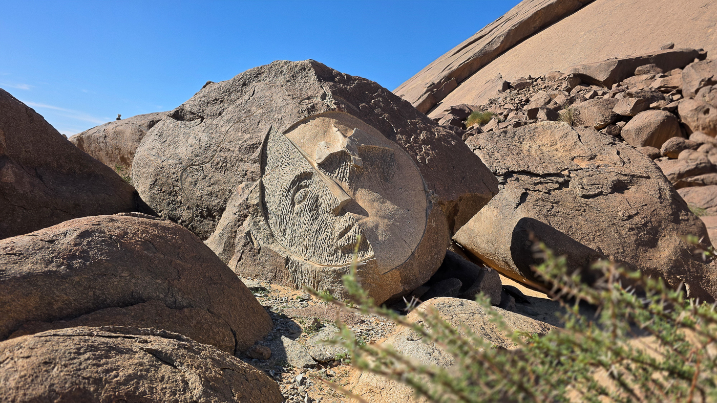 <span  class="uc_style_uc_tiles_grid_image_elementor_uc_items_attribute_title" style="color:#ffffff;">Stone art at 'Ben Eicha'</span>