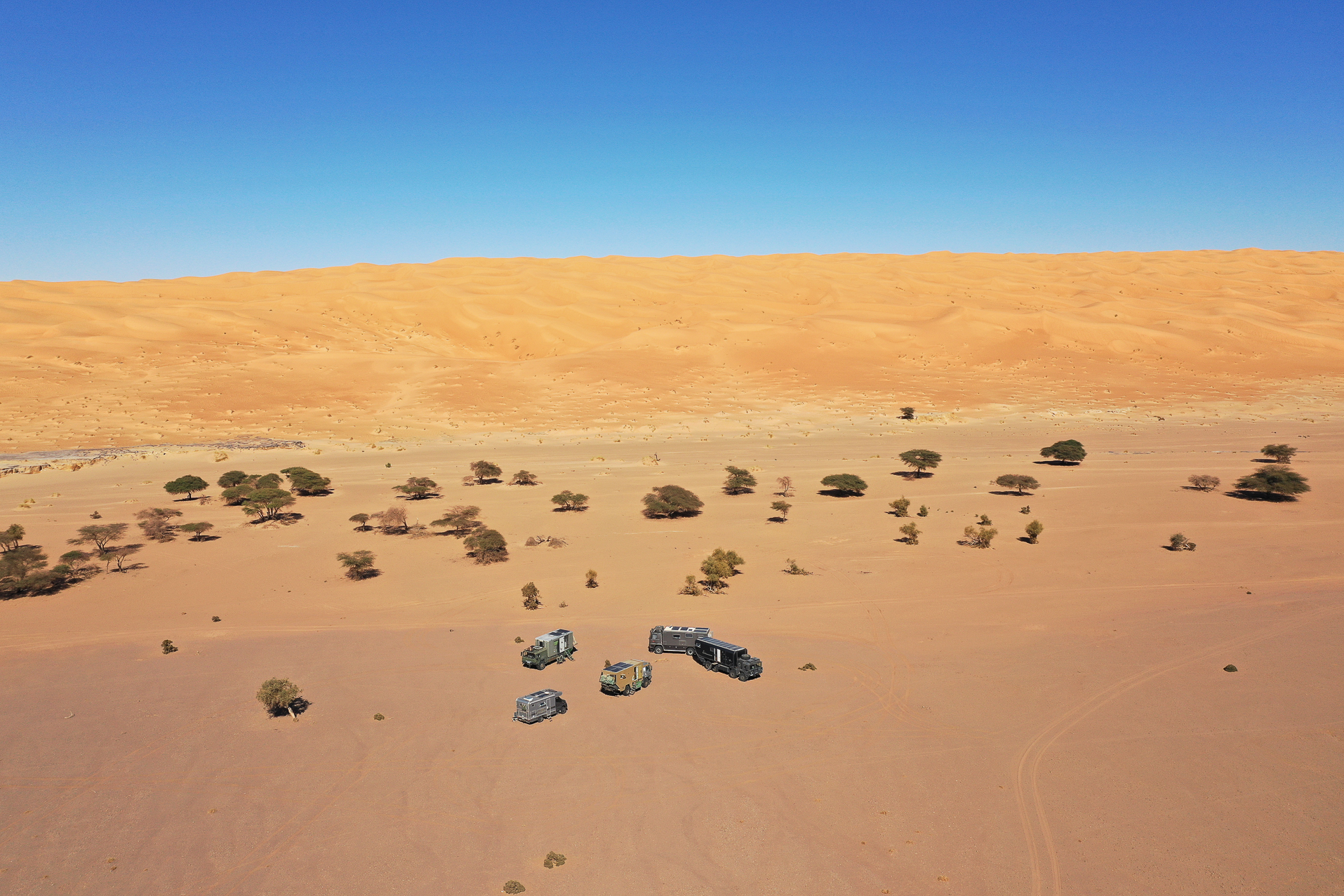 <span  class="uc_style_uc_tiles_grid_image_elementor_uc_items_attribute_title" style="color:#ffffff;">Somewhere between the dunes</span>