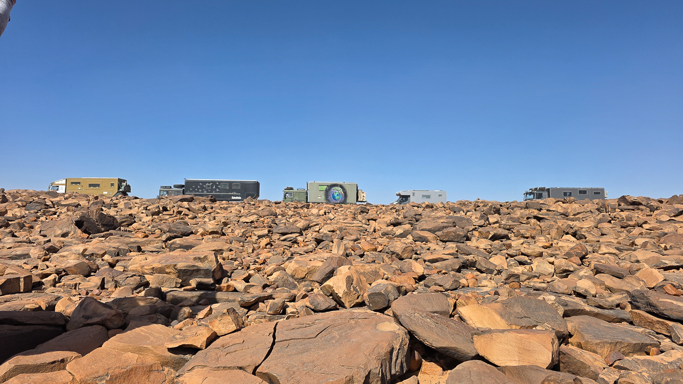 <span  class="uc_style_uc_tiles_grid_image_elementor_uc_items_attribute_title" style="color:#ffffff;">Stones...</span>