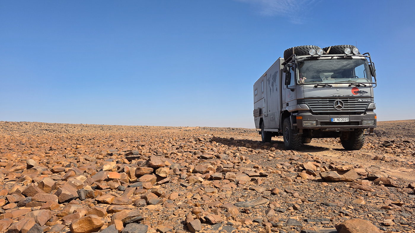 <span  class="uc_style_uc_tiles_grid_image_elementor_uc_items_attribute_title" style="color:#ffffff;">Stone desert - challenging!</span>