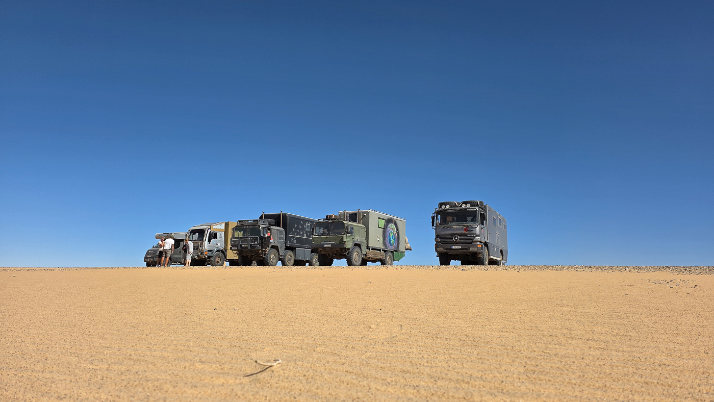 <span  class="uc_style_uc_tiles_grid_image_elementor_uc_items_attribute_title" style="color:#ffffff;">On top the dunes</span>