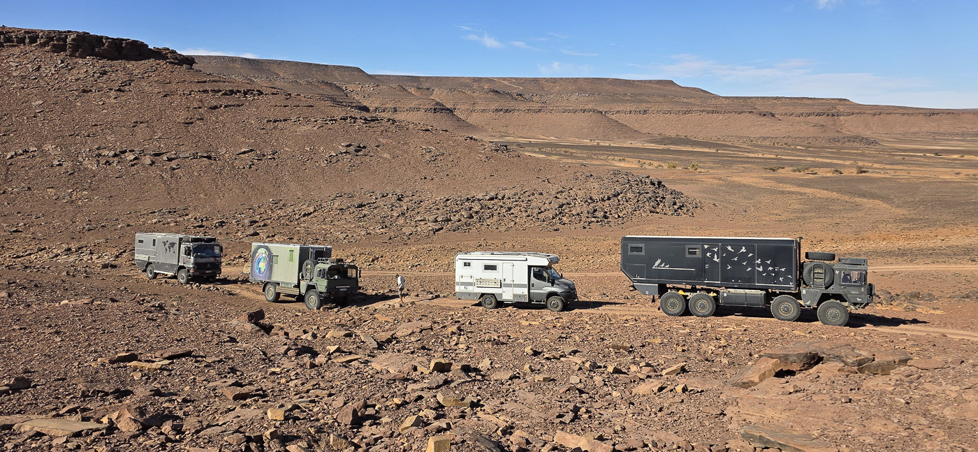 <span  class="uc_style_uc_tiles_grid_image_elementor_uc_items_attribute_title" style="color:#ffffff;">Through the stone desert</span>