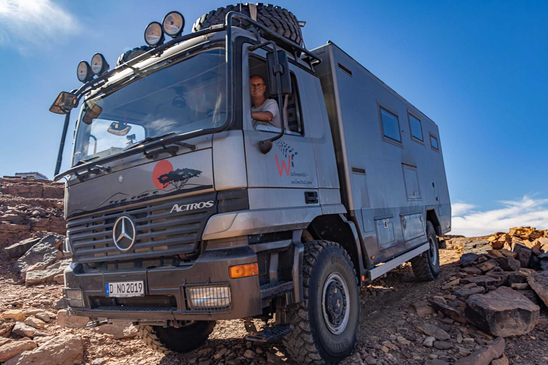 <span  class="uc_style_uc_tiles_grid_image_elementor_uc_items_attribute_title" style="color:#ffffff;">Wischnewski is very brave, no matter if he has to go on sand or on stones</span>