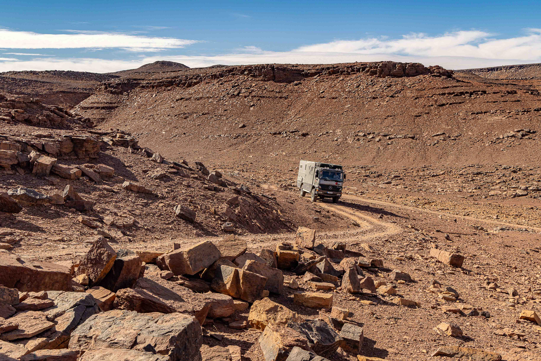 <span  class="uc_style_uc_tiles_grid_image_elementor_uc_items_attribute_title" style="color:#ffffff;">Through the stone desert...</span>