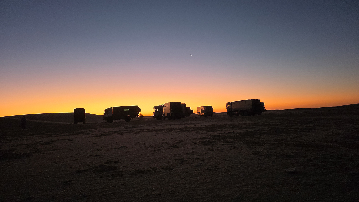 <span  class="uc_style_uc_tiles_grid_image_elementor_uc_items_attribute_title" style="color:#ffffff;">Sunset</span>