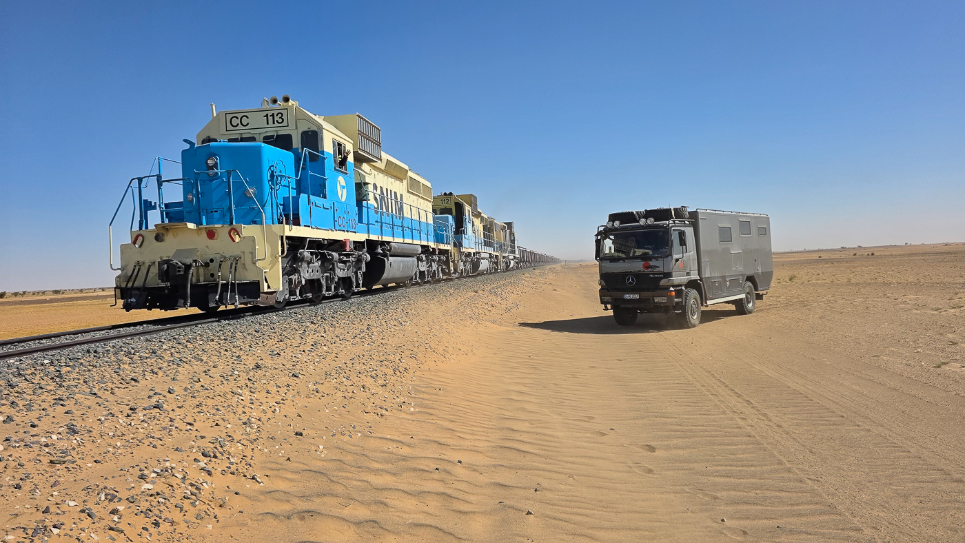 <span  class="uc_style_uc_tiles_grid_image_elementor_uc_items_attribute_title" style="color:#ffffff;">Impressive train!</span>