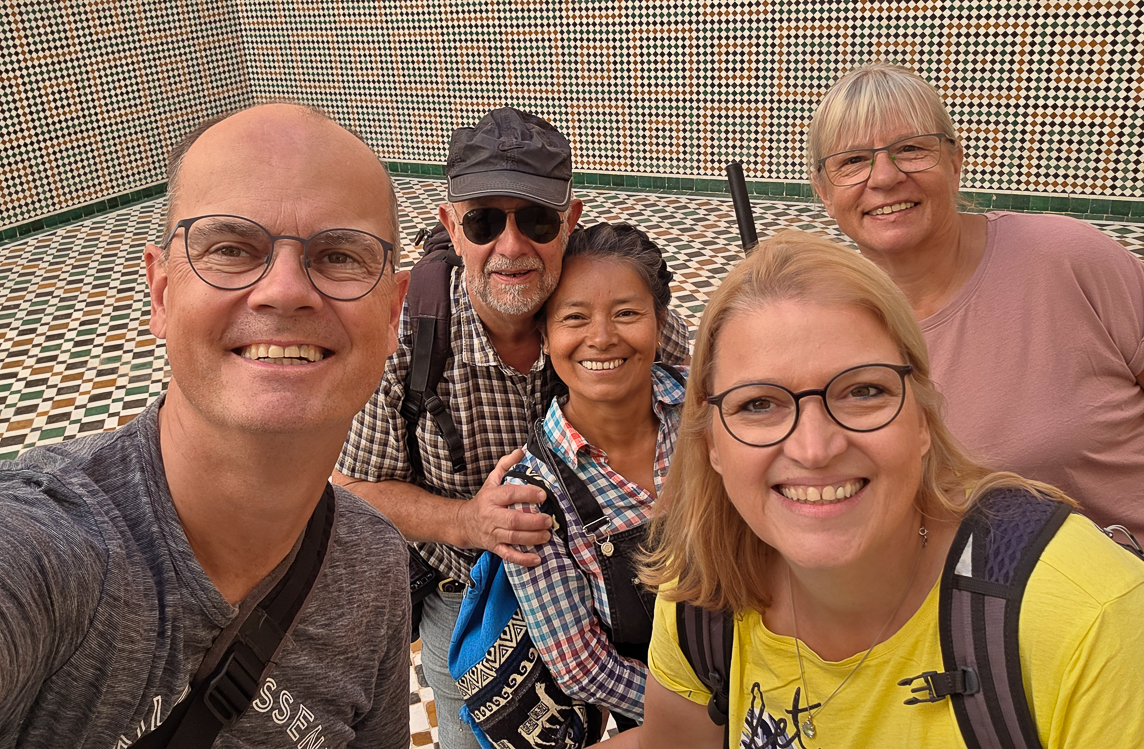 <span  class="uc_style_uc_tiles_grid_image_elementor_uc_items_attribute_title" style="color:#ffffff;">Carlos &amp; Magy, Petra, Carsten &amp; Heike</span>