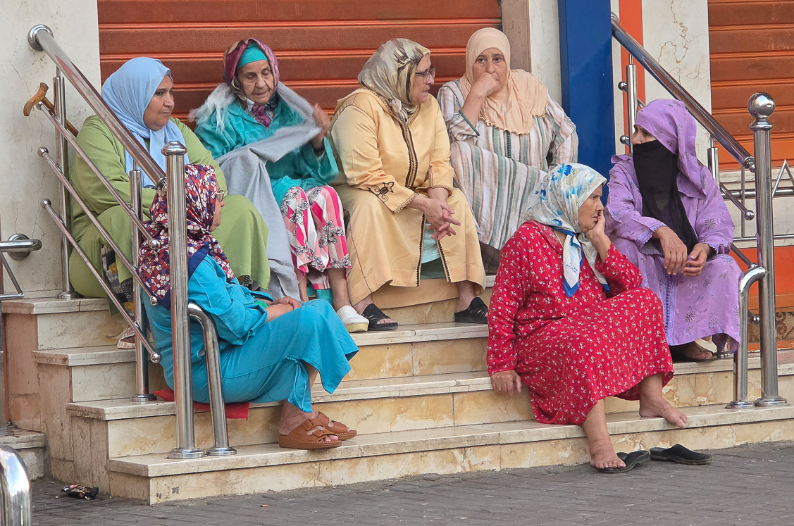 <span  class="uc_style_uc_tiles_grid_image_elementor_uc_items_attribute_title" style="color:#ffffff;">Local life in Fez</span>