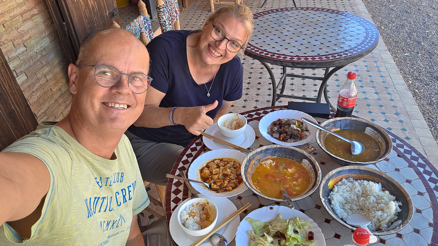 <span  class="uc_style_uc_tiles_grid_image_elementor_uc_items_attribute_title" style="color:#ffffff;">Morrocan lunch</span>